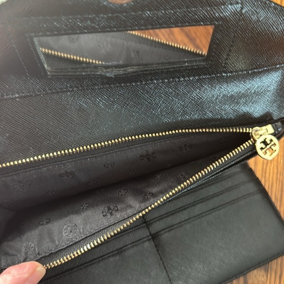 Tory Burch black texture leather golf logo snap flap large wristlet wallet. - Picture 6 of 9